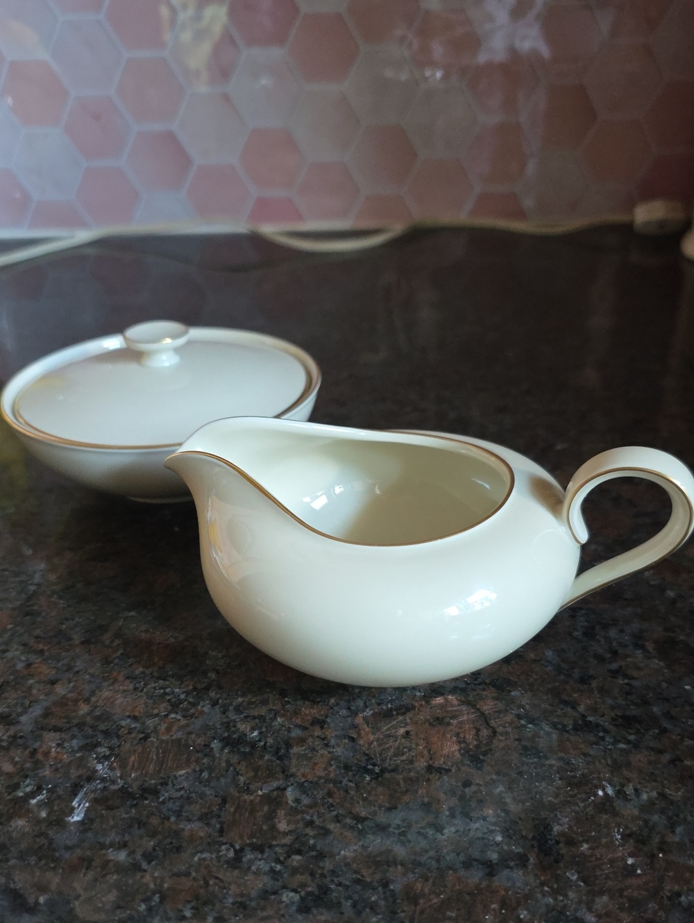 Anmut Goldene Medaile Cream Porcelain Sugar And Creamer